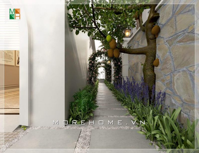 Mẫu thiết kế kiến trúc biệt thự sân vườn đẹp, độc đáo. Ý tưởng thiết kế lối đi hông nhà sân vườn ấn tượng với 2 hàng hoa khoe sắc với đá lát nổi bật.