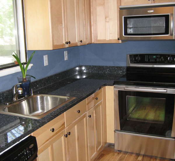 Đá ốp bếp màu đen