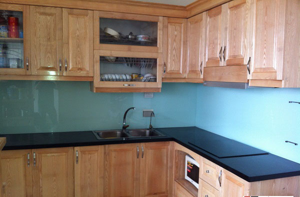 Đá ốp bếp màu đen